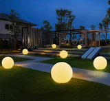 LumiGlow LED Gartenkugel – 16 Farben, Fernbedienung & Wiederaufladbar-Leuchtezauber