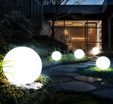 LumiGlow LED Gartenkugel – 16 Farben, Fernbedienung & Wiederaufladbar-Leuchtezauber