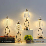 Vintage Goldene Tischlampe aus Kristall-Leuchtezauber