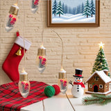 FrostGlobe LED Schneekugel Lichterkette – Mit Weihnachtsbaum & Roten Beeren