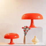 Minimalistische Tischlampe in Pilzform-Leuchtezauber