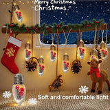 FrostGlobe LED Schneekugel Lichterkette – Mit Weihnachtsbaum & Roten Beeren