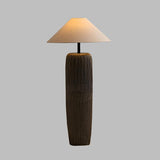 Stehlampe aus verwittertem Holz-Leuchtezauber