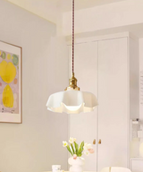 Nordic Bloom Glass Pendant – Minimalistische Glas-Hängeleuchte im Creme-Blumenstil