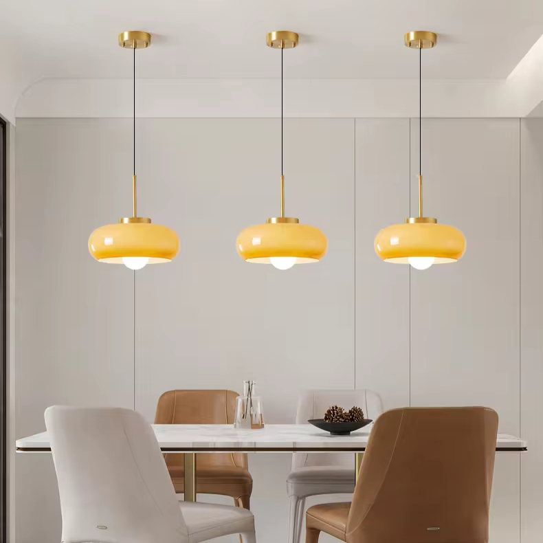 Moderner Kronleuchter aus Kupfer und Glas-Leuchtezauber