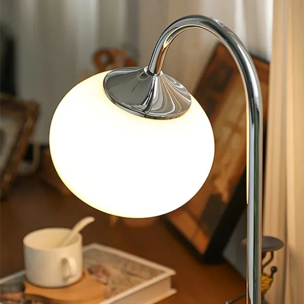 Marshmallow Tischlampe aus Metall und Glas-Leuchtezauber