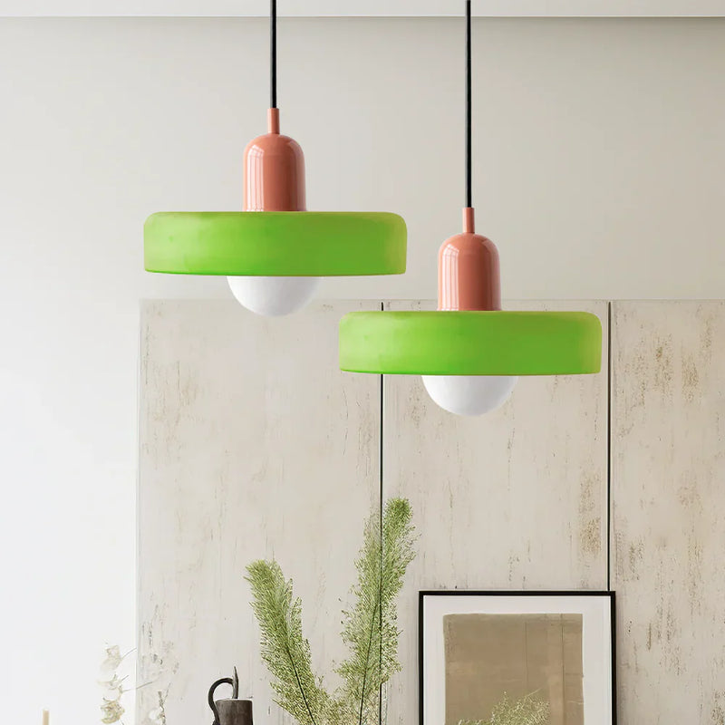 Bauhaus-Pendelleuchte aus farbigem Glas-Leuchtezauber