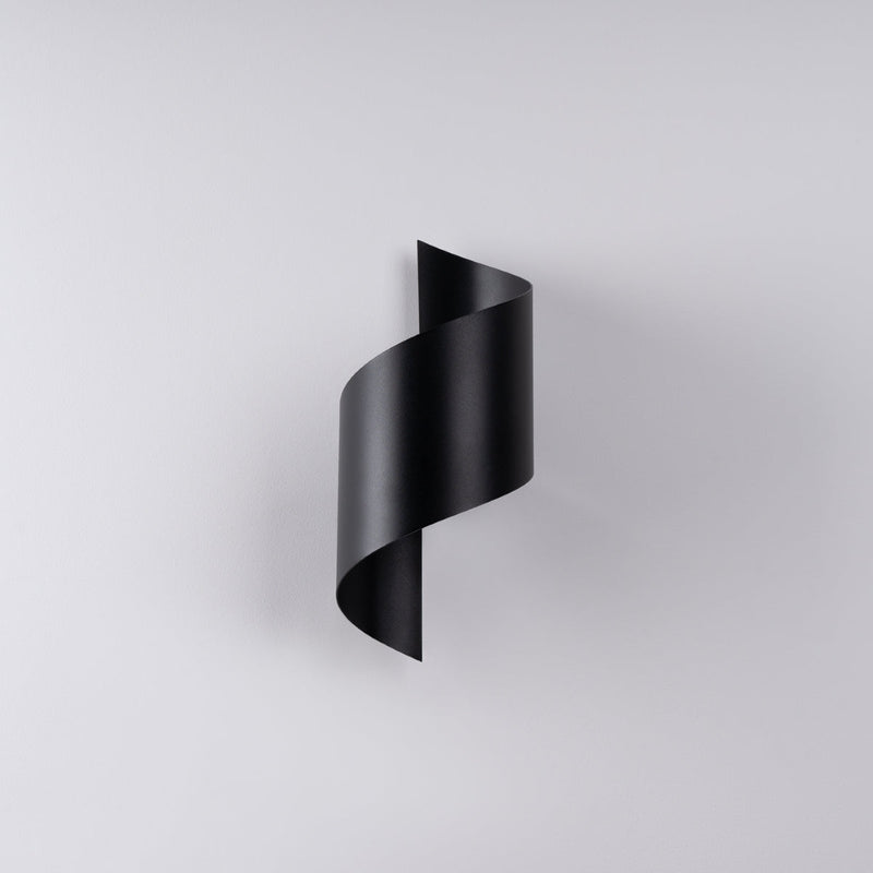 Wandleuchte Talassa Schwarz Moderne Wandleuchte Mit Abgeschrägtem Design – Elegant & Fokussiert-Leuchtezauber