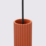 Pendelleuchte Karbon 1-flammig Roter Ocker – Industrial Look-Leuchtezauber