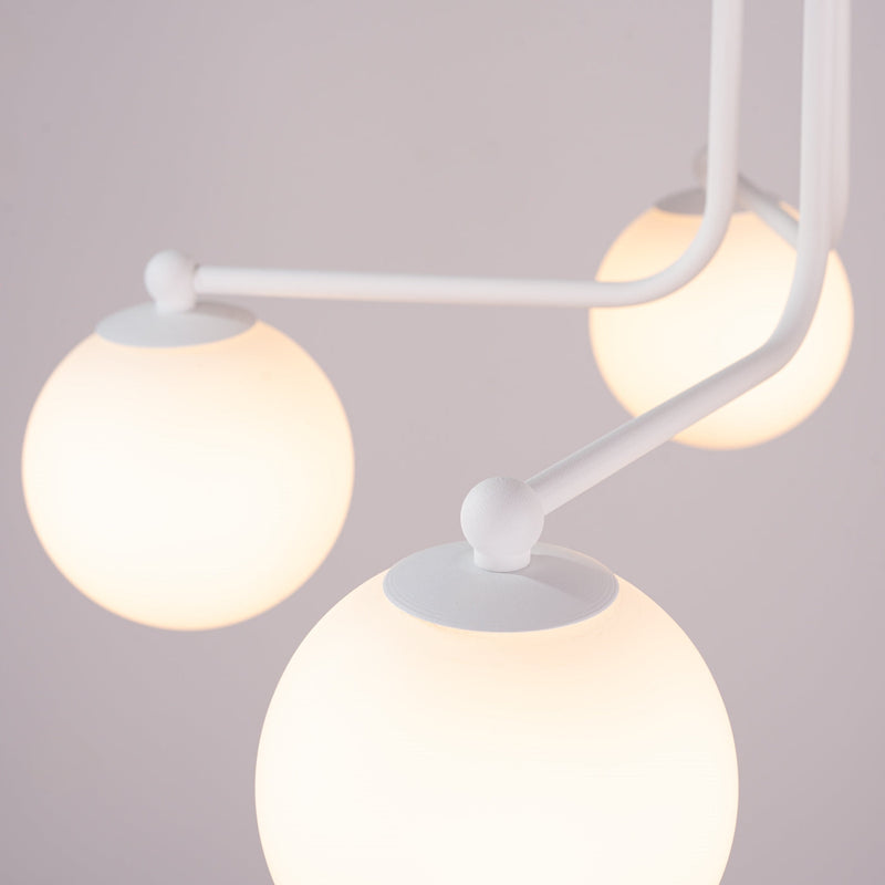 Kronleuchter Astral 5-flammig Weiß – Minimalistisch & Hel-Leuchtezauber