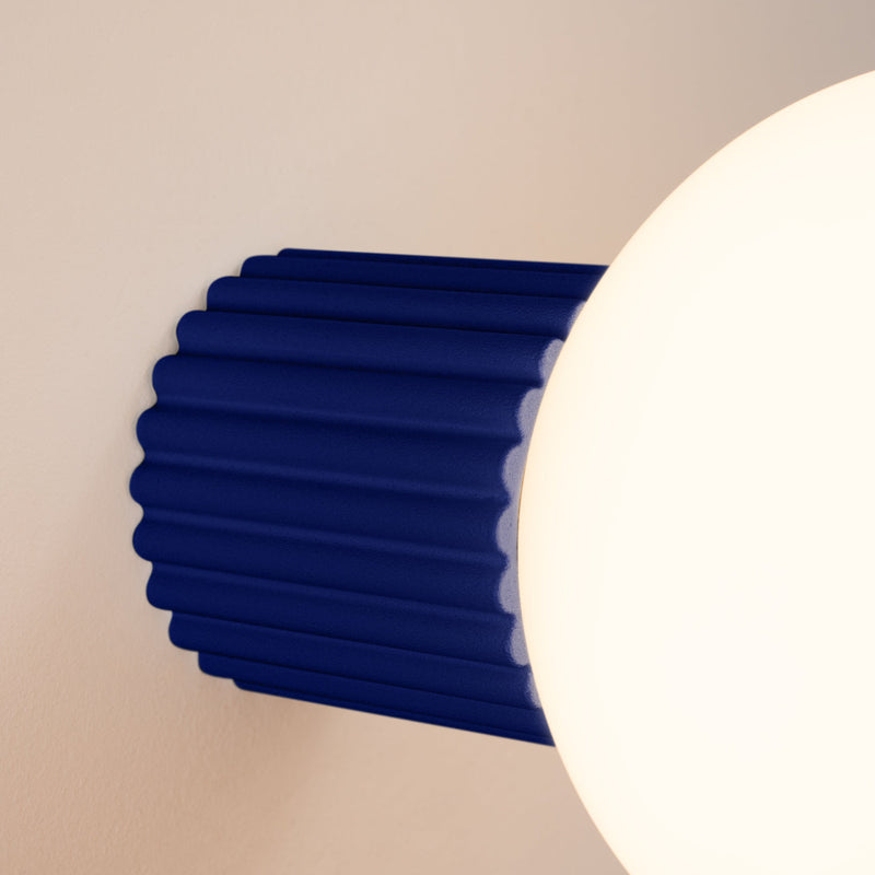 Wandleuchte Halo Ultramarin Ip44 Moderne Leuchte In Kräftigem Blau Mit Ip44-Schutz-Leuchtezauber