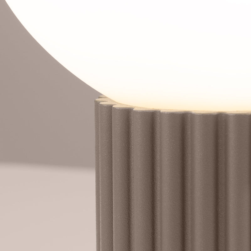 Tischlampe Halo Taupe – Led-Fähige Tischlampe In Warmem Taupe-Leuchtezauber