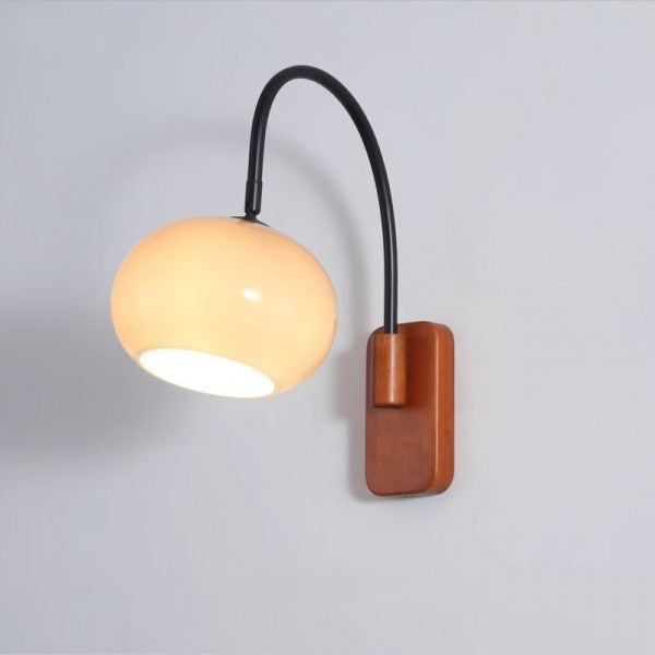 Drehbare Wandleuchte aus Bauhaus-Glas in Khaki mit Holzoberfläche-Leuchtezauber
