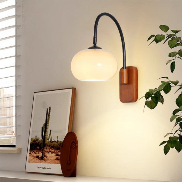 Drehbare Wandleuchte aus Bauhaus-Glas in Khaki mit Holzoberfläche-Leuchtezauber
