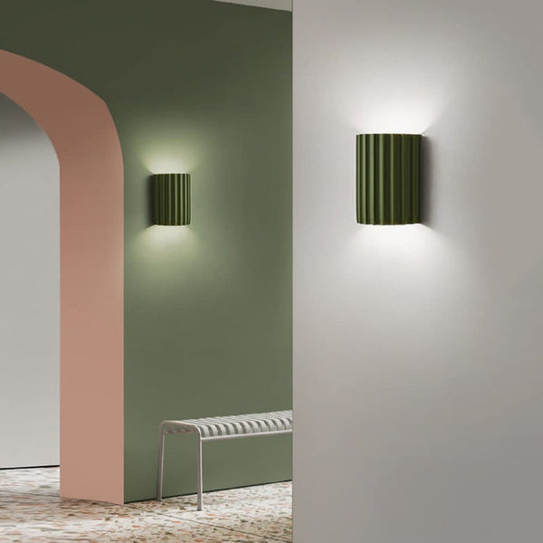 Moderne halbrunde Wandleuchte aus Kunstharz für das Wohnzimmer-Leuchtezauber