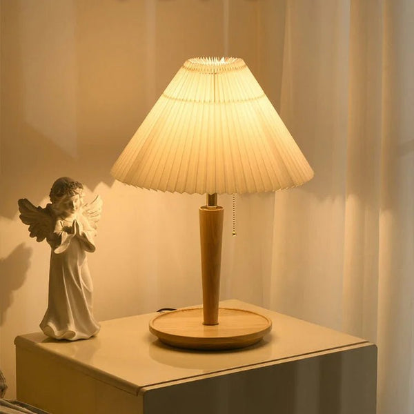 Vintage Plissee-Tischlampe aus Holz-Leuchtezauber