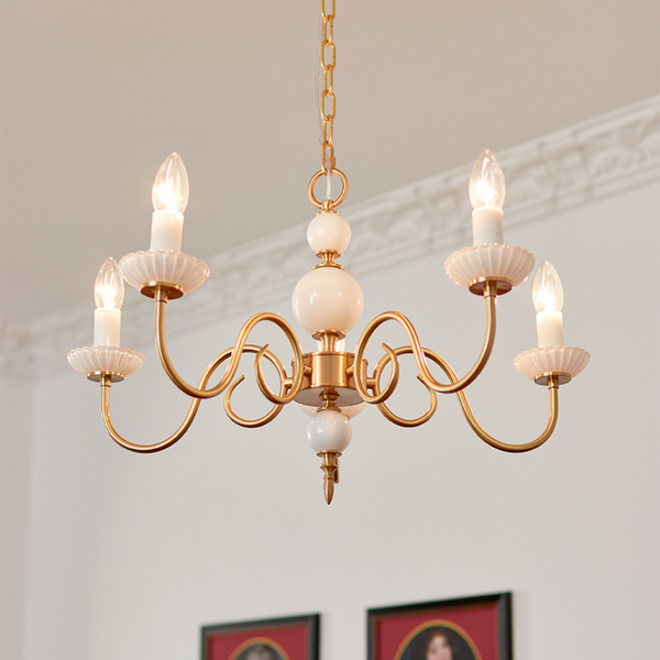 Cremefarbener Glas-Kronleuchter, amerikanischer Retro-Kronleuchter aus Metall, Lampe für Schlafzimmer-Leuchtezauber