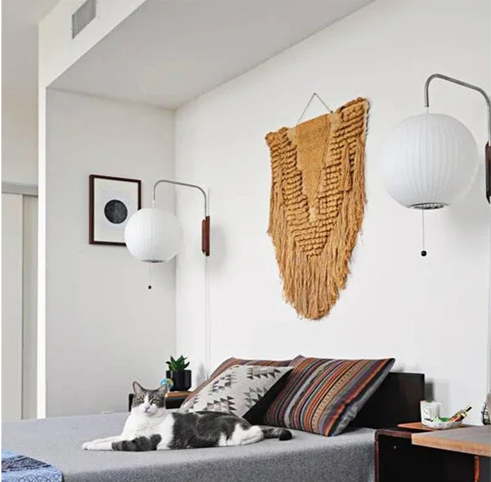 SakuraSilk – Japanische Handgewebte Seiden-Wandleuchte