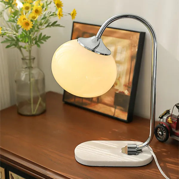 Marshmallow Tischlampe aus Metall und Glas-Leuchtezauber