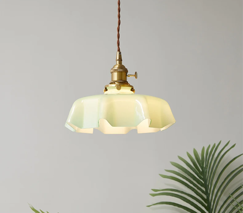Nordic Bloom Glass Pendant – Minimalistische Glas-Hängeleuchte im Creme-Blumenstil
