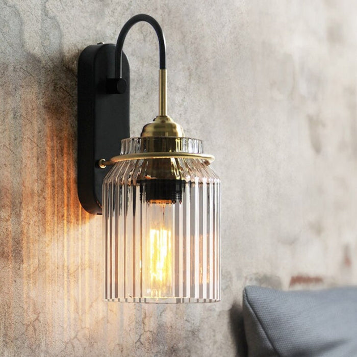 Vintage Wandlampe mit geripptem Glasschirm-Leuchtezauber