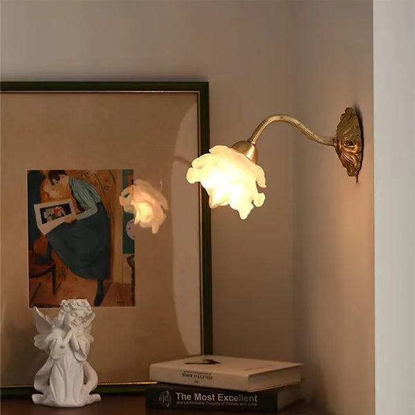 Vintage Kupfer-Blütenblatt-Glas-Wandlampe-Leuchtezauber