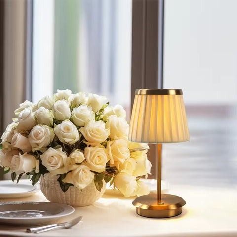 Klassisch elegante Tischlampe mit warmem Licht-Leuchtezauber