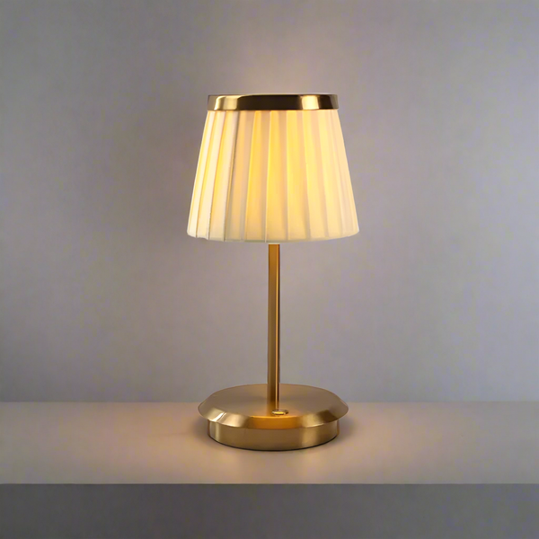 Klassisch elegante Tischlampe mit warmem Licht-Leuchtezauber