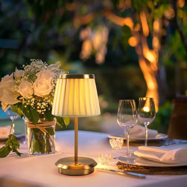 Klassisch elegante Tischlampe mit warmem Licht-Leuchtezauber