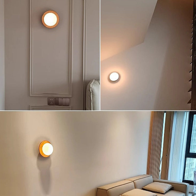 Einfache Wandlampe aus Naturholz in Weiß-Leuchtezauber