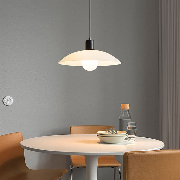 Minimalistische Hängelampe aus weißem Verbundglas-Leuchtezauber