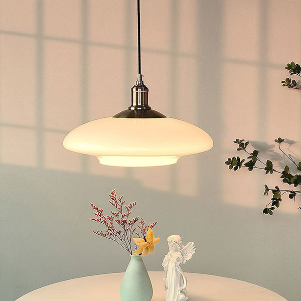Moderne Hängelampe aus weißem Glas-Leuchtezauber