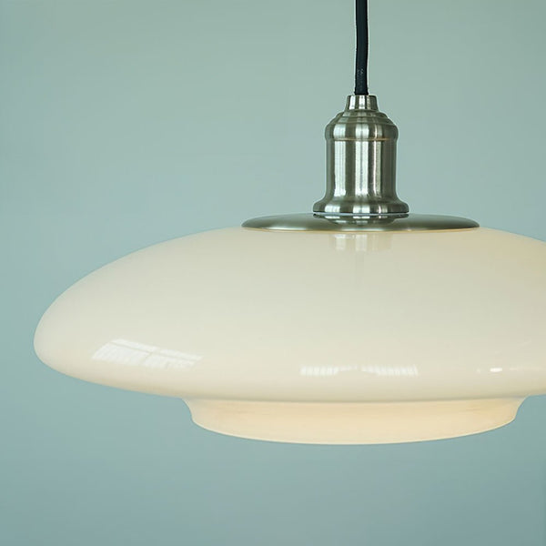 Moderne Hängelampe aus weißem Glas-Leuchtezauber
