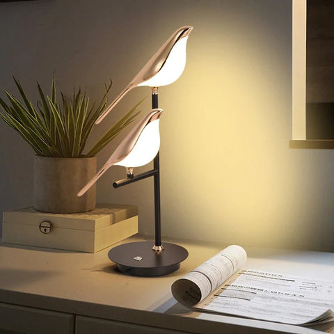 BirdLamp – Stilvolle LED-Tischlampe mit goldenem Vogel-Design-Leuchtezauber