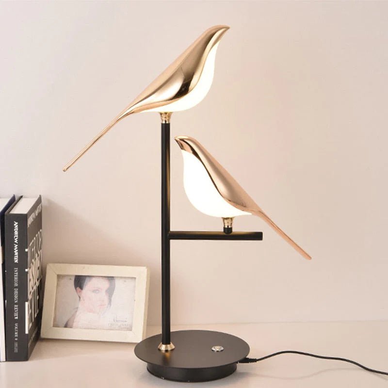 BirdLamp – Stilvolle LED-Tischlampe mit goldenem Vogel-Design-Leuchtezauber
