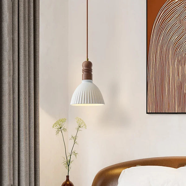 Cremefarbene Wind-Hängelampe aus massivem Holz-Leuchtezauber