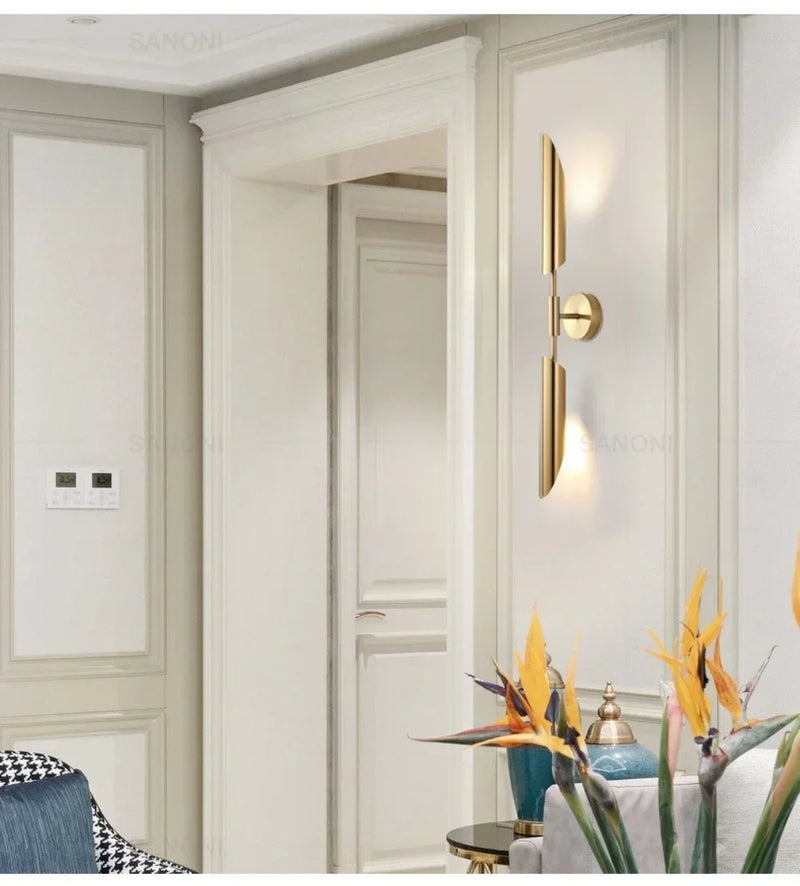 LustraVogue Aura – Moderne Luxus-Wandleuchte mit Glas-Schirm