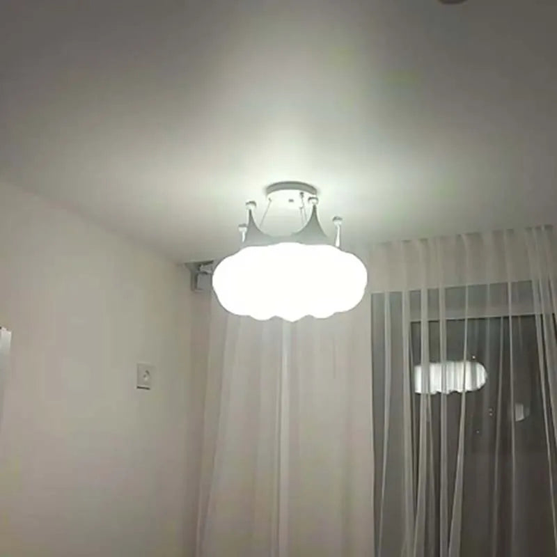 PrincessLume – Französischer Kronleuchter im Creme-Leuchtezauber