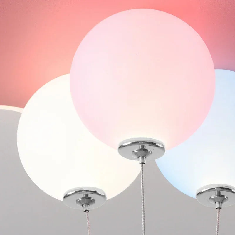 Nordische Astronauten-Wolken-LED-Hängelampe-Leuchtezauber