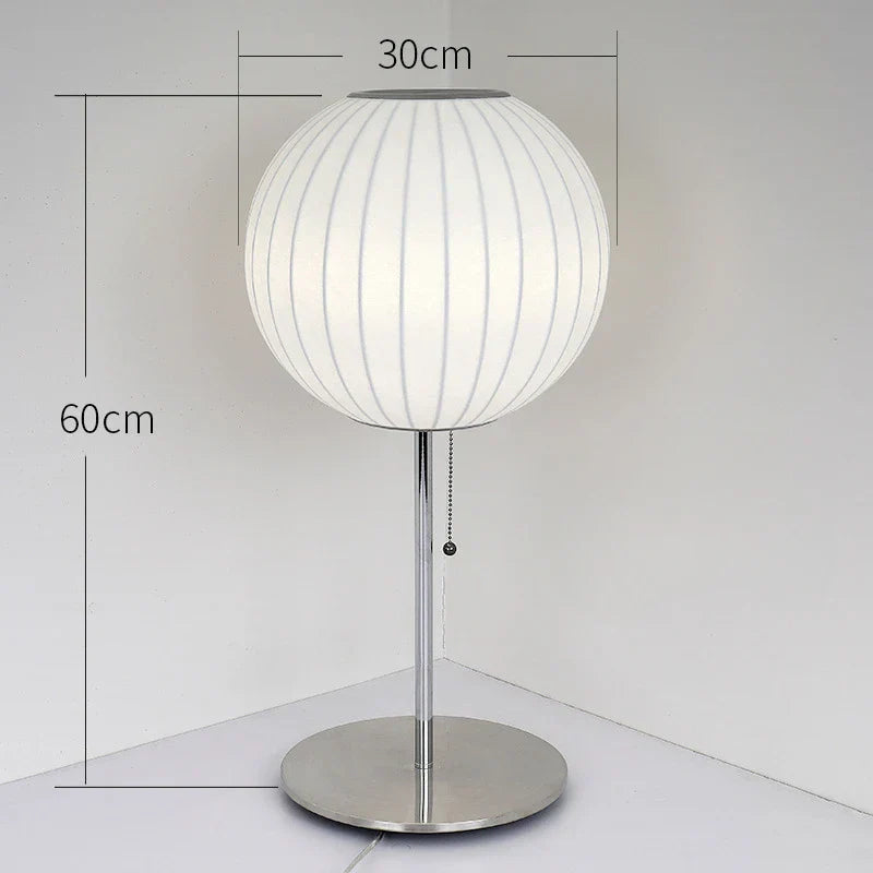 SakuraSilk – Japanische Handgewebte Seiden-Wandleuchte