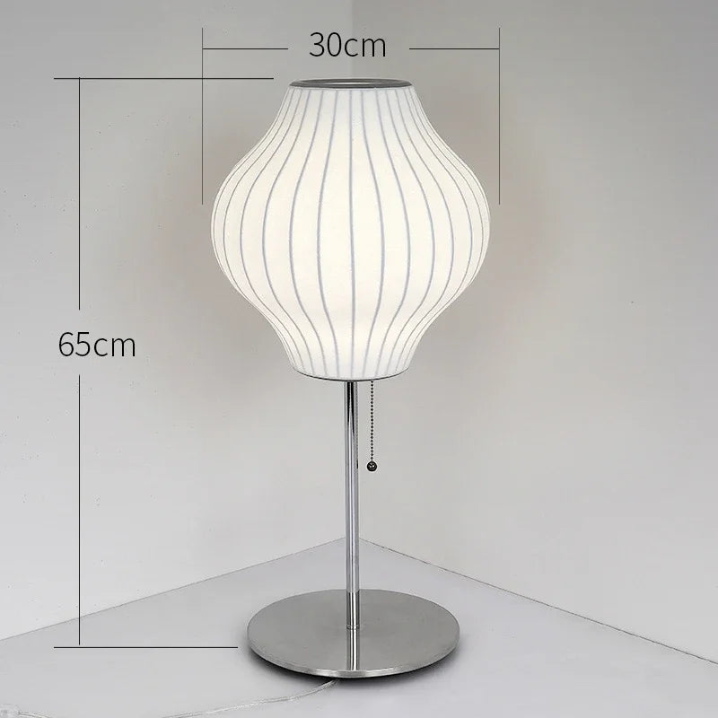 SakuraSilk – Japanische Handgewebte Seiden-Wandleuchte