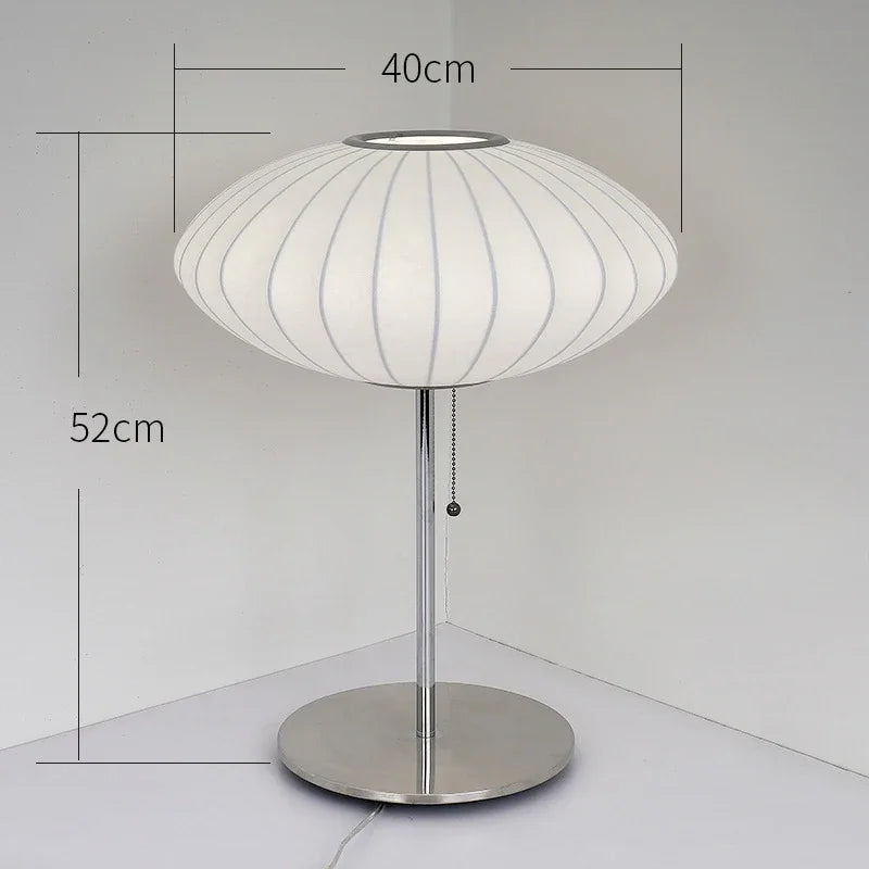 SakuraSilk – Japanische Handgewebte Seiden-Wandleuchte