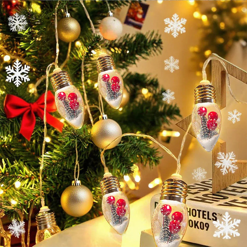 FrostGlobe LED Schneekugel Lichterkette – Mit Weihnachtsbaum & Roten Beeren