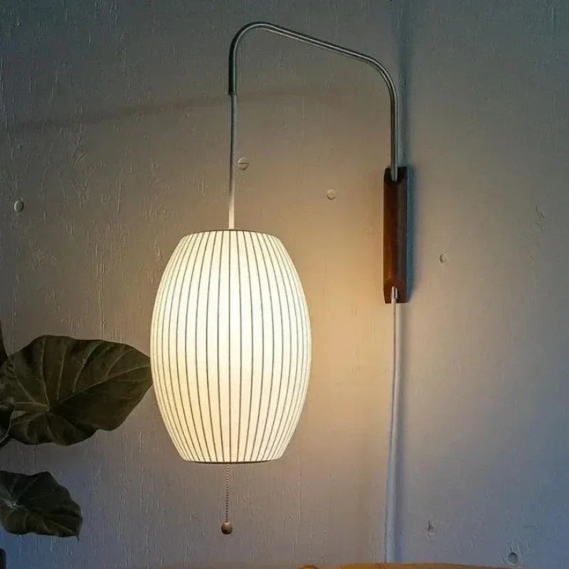 SakuraSilk – Japanische Handgewebte Seiden-Wandleuchte