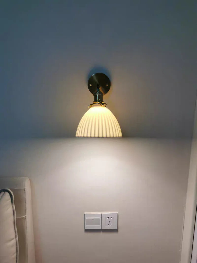 Kyotaro Wandleuchte – Japanische Keramik-Wandlampe mit LED-Kompatibilität-Leuchtezauber