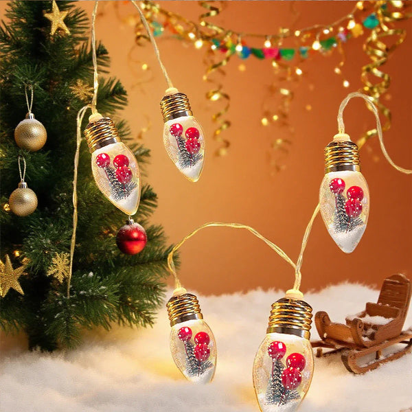 FrostGlobe LED Schneekugel Lichterkette – Mit Weihnachtsbaum & Roten Beeren