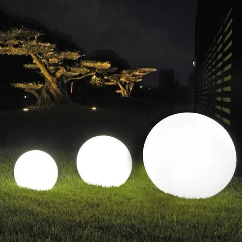 LumiGlow LED Gartenkugel – 16 Farben, Fernbedienung & Wiederaufladbar-Leuchtezauber