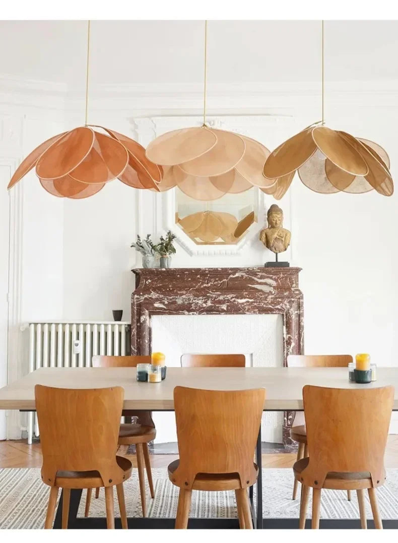 LumaFlora Petal Light – Stoff-Pendelleuchte mit farbigen Blütenblättern