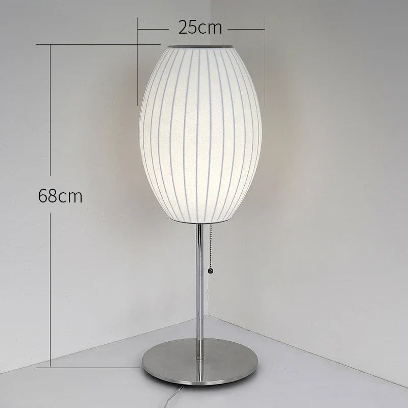 SakuraSilk – Japanische Handgewebte Seiden-Wandleuchte