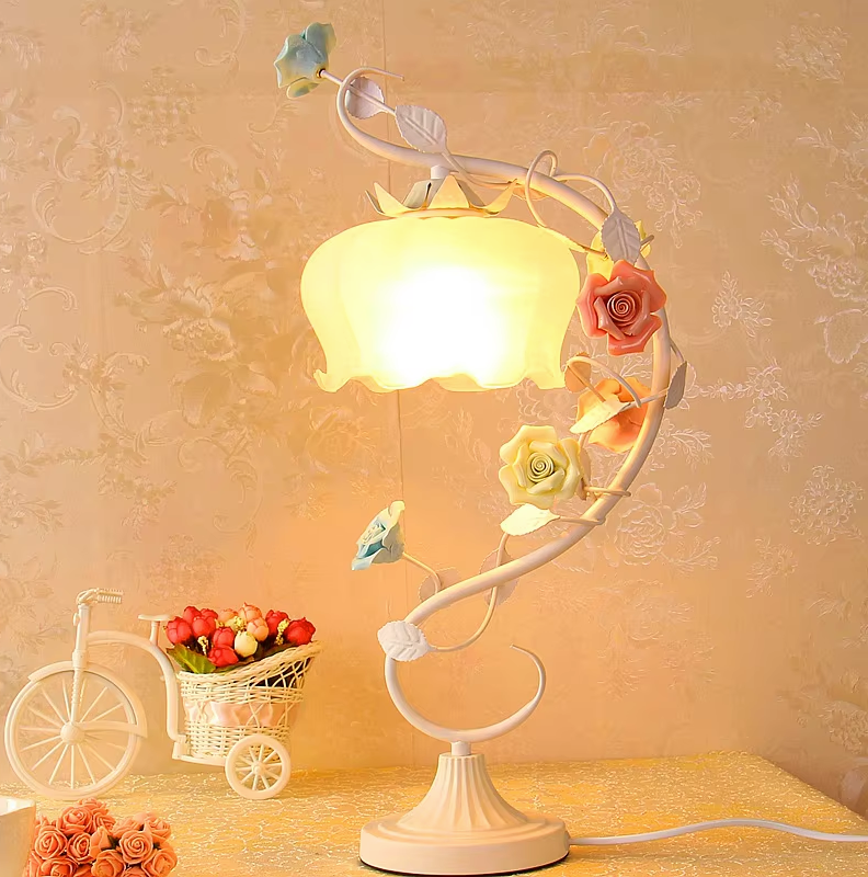 RosaGlo - Stilvolle überdachte Rosenlampe-Leuchtezauber